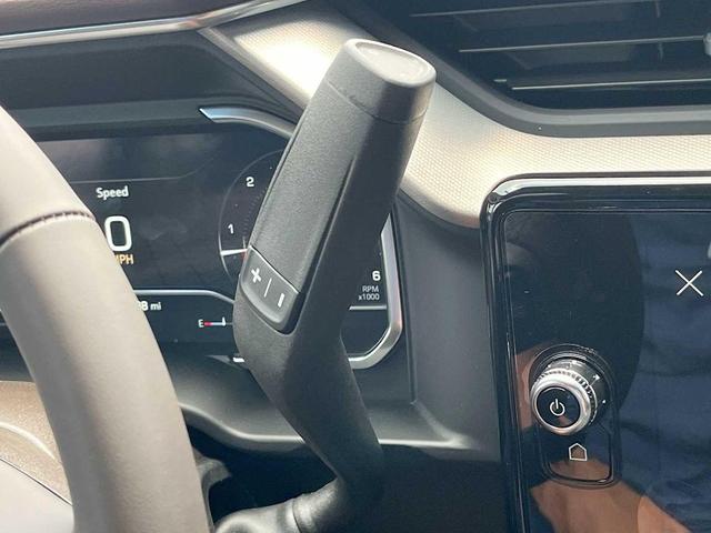 Photo of 2025 Summit White GMC Sierra 2500