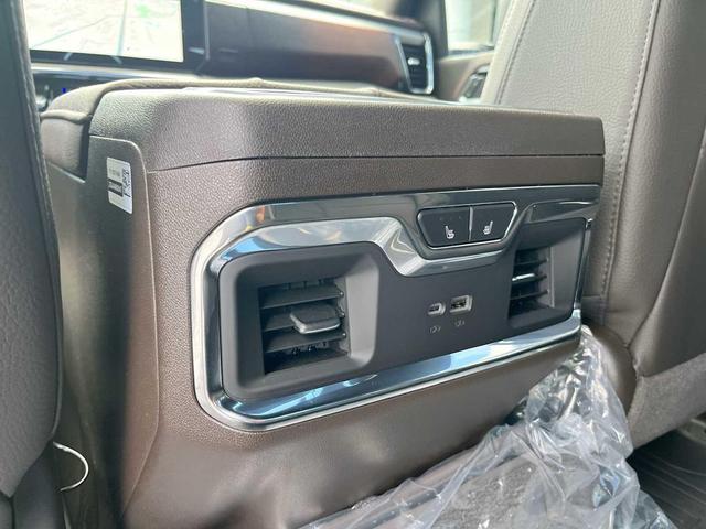 Photo of 2025 Summit White GMC Sierra 2500