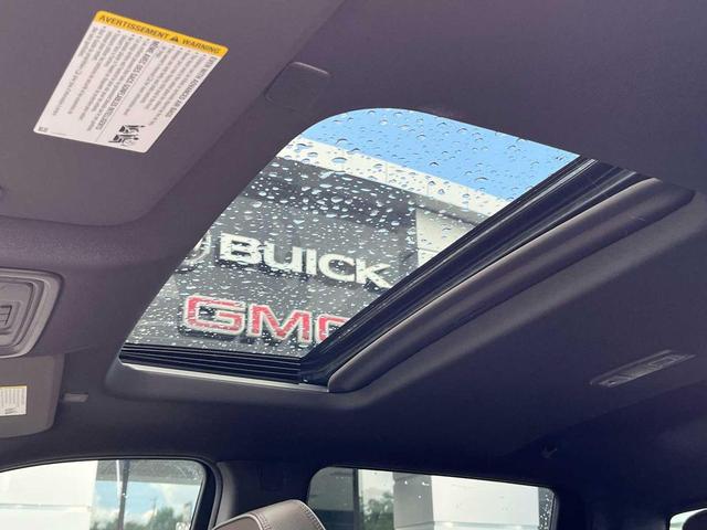 Photo of 2025 Summit White GMC Sierra 2500