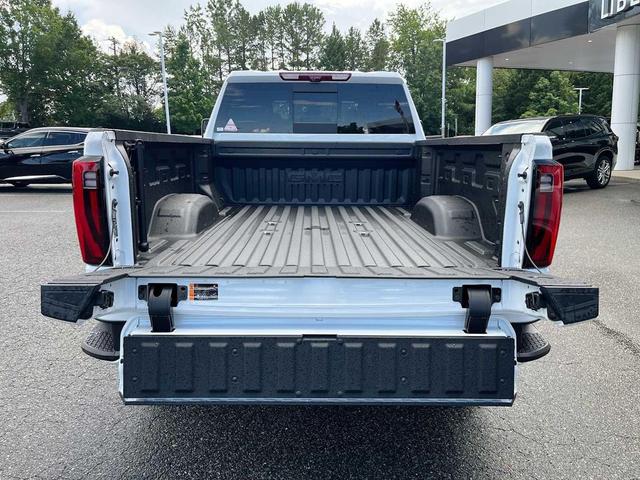 Photo of 2025 Summit White GMC Sierra 2500