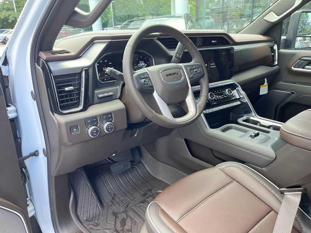 Photo of 2025 Summit White GMC Sierra 2500