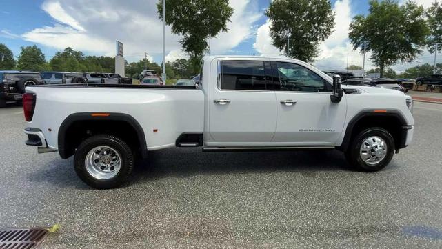 Photo of 2025 Summit White GMC Sierra 3500