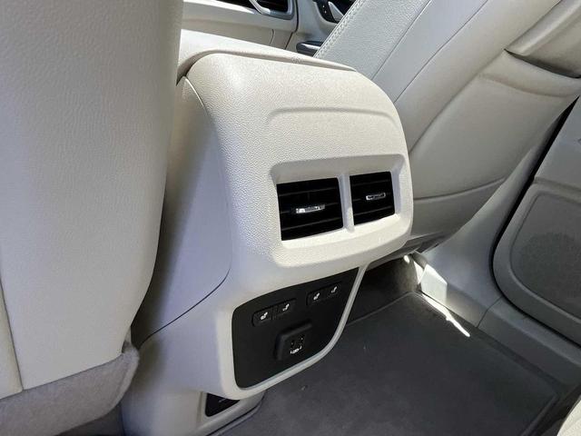 Photo of 2022 White Frost Tricoat GMC Terrain