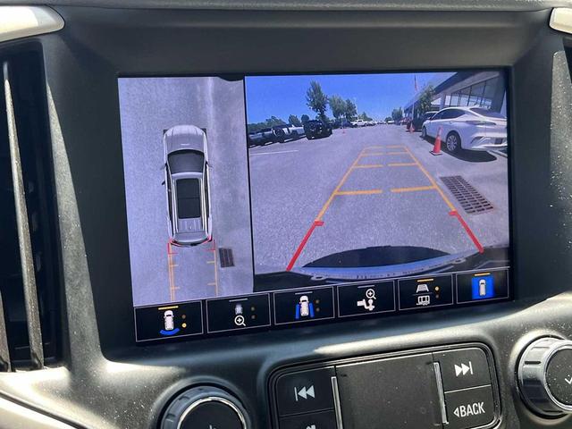 Photo of 2022 White Frost Tricoat GMC Terrain
