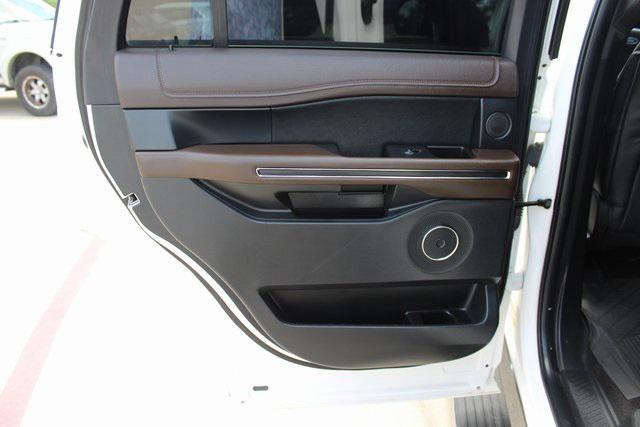 Photo of 2021 White Ford Expedition