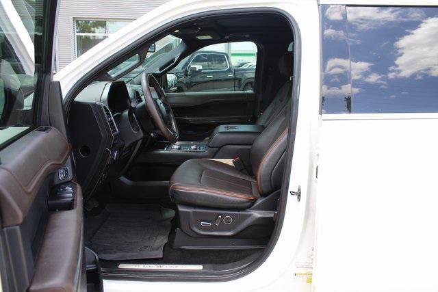Photo of 2021 White Ford Expedition
