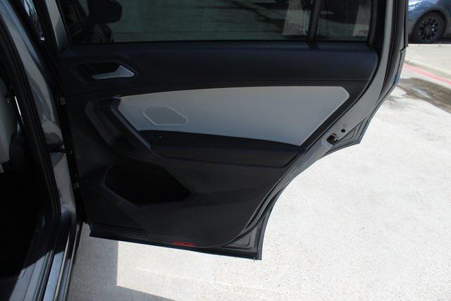 Photo of 2021 Platinum Gray Metallic Volkswagen Tiguan