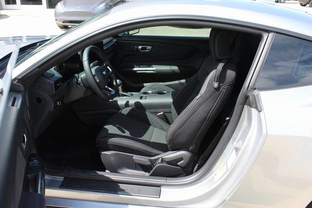 Photo of 2025 Iconic Silver Metallic Ford Mustang