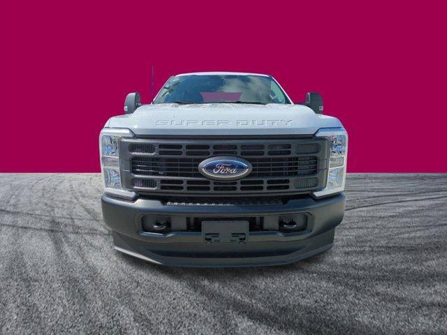 Photo of 2026 Oxford White Ford F-350