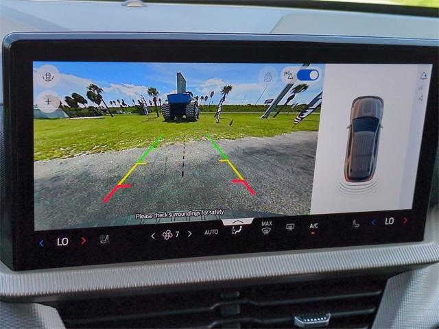 Photo of 2025 Star White Ford Explorer