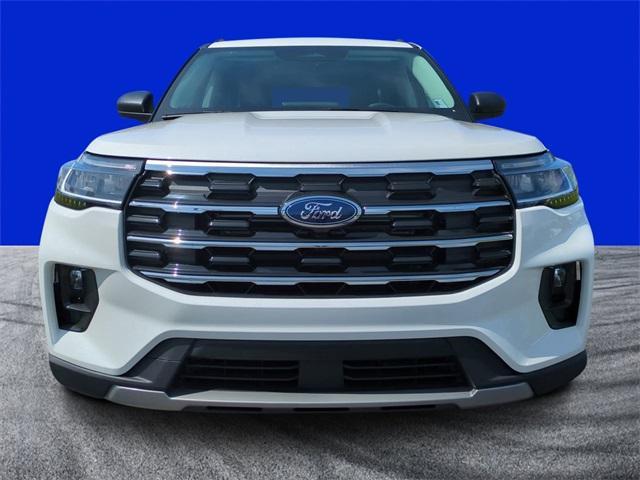 Photo of 2025 Star White Ford Explorer