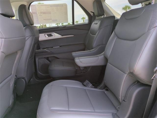 Photo of 2025 Star White Ford Explorer