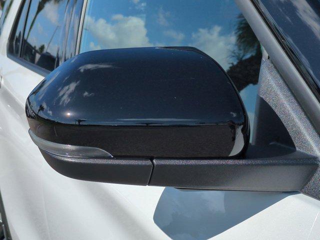 Photo of 2025 White Ford Explorer