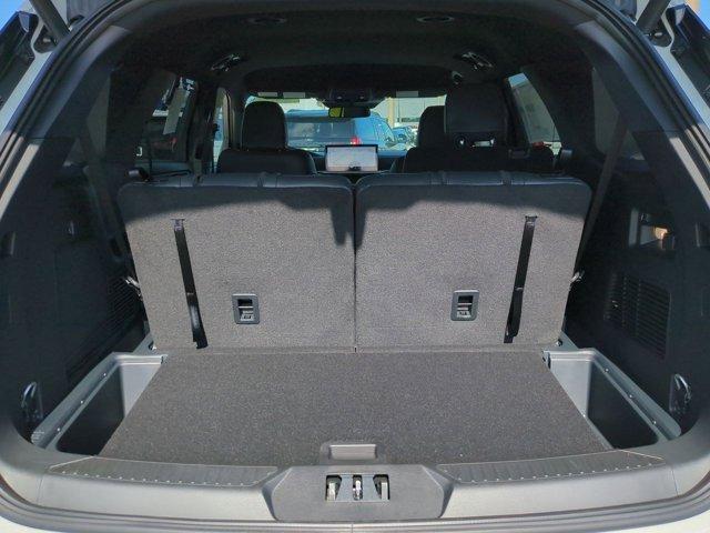Photo of 2025 White Ford Explorer