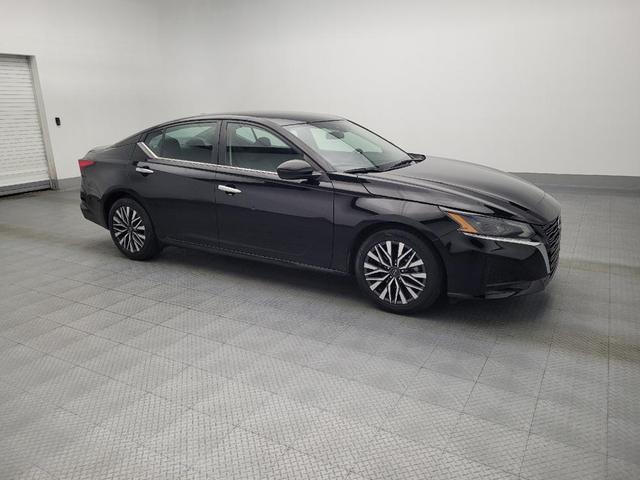 Photo of 2023 Super Black Nissan Altima