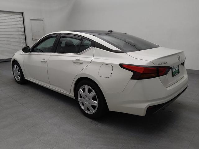 Photo of 2019 White Nissan Altima