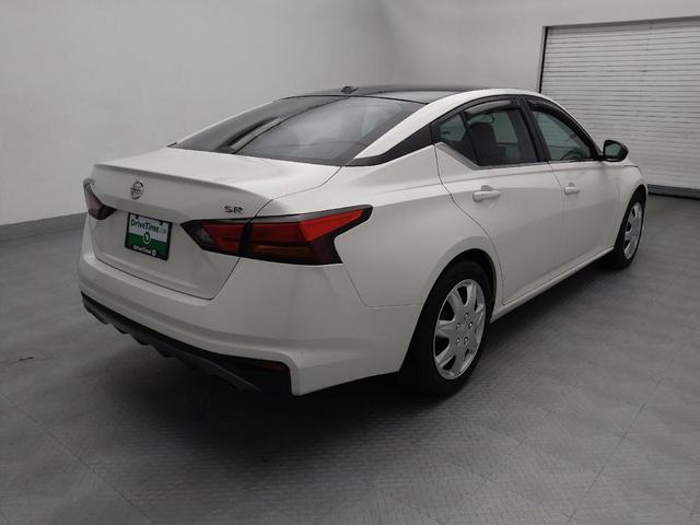 Photo of 2019 White Nissan Altima