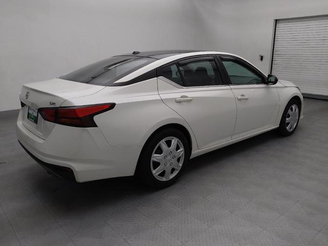 Photo of 2019 White Nissan Altima