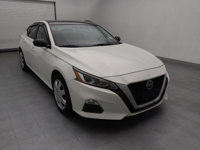 Photo of 2019 White Nissan Altima