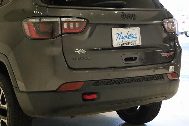 Photo of 2021 Granite Crystal Metallic Clearcoat Jeep Compass