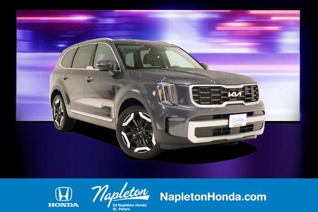 Photo of 2023 Gravity Gray Kia Telluride