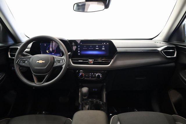 Photo of 2024 Summit White Chevrolet Trailblazer