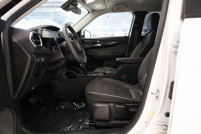 Photo of 2024 Summit White Chevrolet Trailblazer