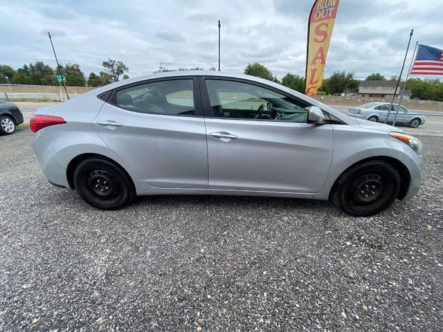 Photo of 2011 Radiant Silver Hyundai ELANTRA