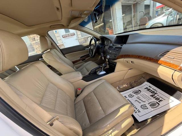 Photo of 2009 Taffeta White Honda Accord