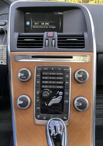 Photo of 2017 Gold Volvo XC60
