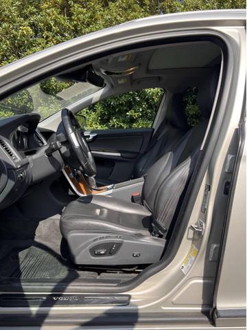 Photo of 2017 Gold Volvo XC60