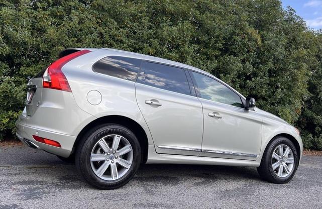 Photo of 2017 Gold Volvo XC60