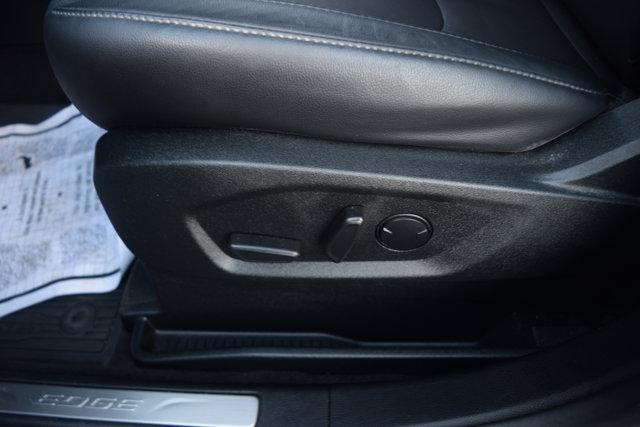 Photo of 2022 Carbonized Gray Metallic Ford Edge
