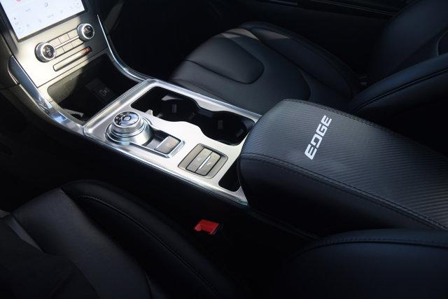 Photo of 2022 Carbonized Gray Metallic Ford Edge