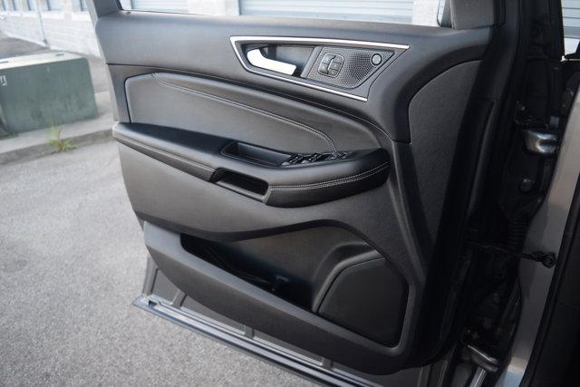 Photo of 2022 Carbonized Gray Metallic Ford Edge