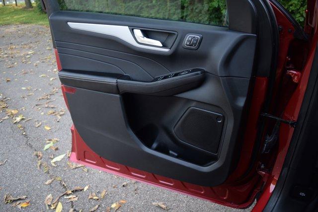 Photo of 2023 Rapid Red Metallic Tinted Clearcoat Ford Escape