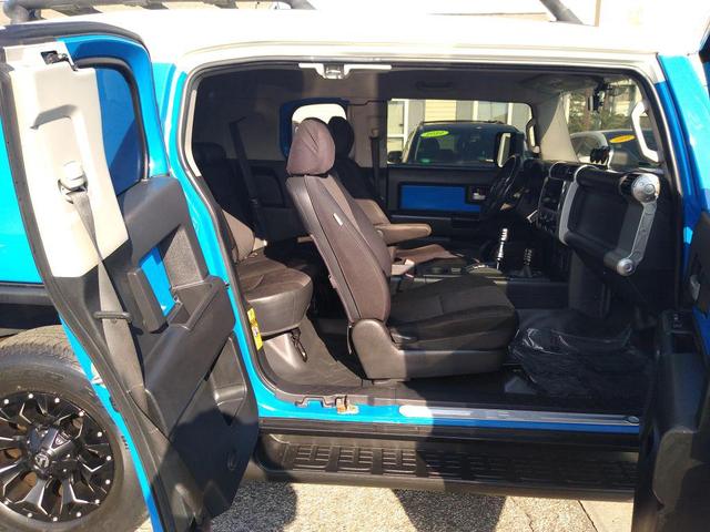 Photo of 2007 Voodoo Blue Toyota FJ Cruiser