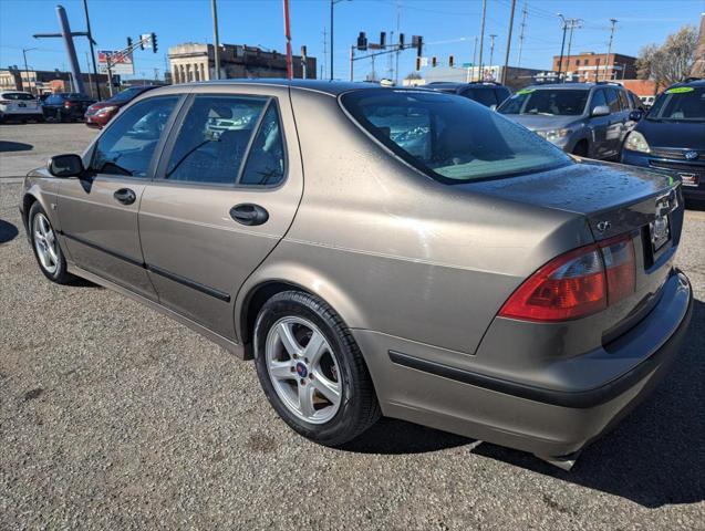 Photo of 2004 Gold Saab 9-5