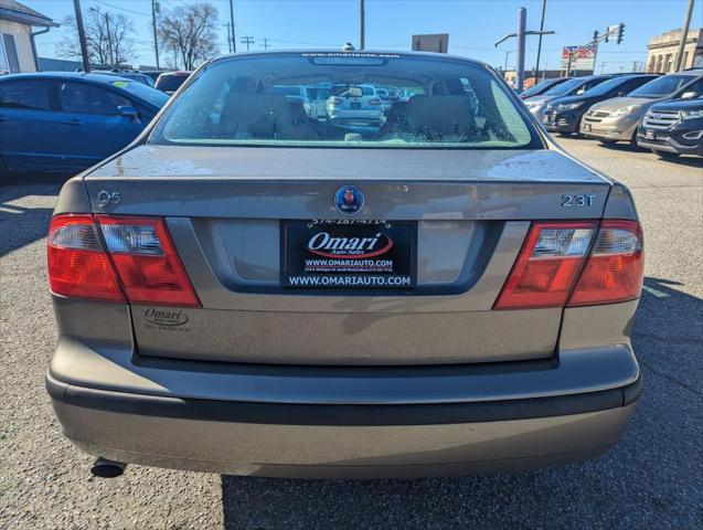Photo of 2004 Gold Saab 9-5
