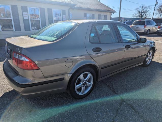 Photo of 2004 Gold Saab 9-5