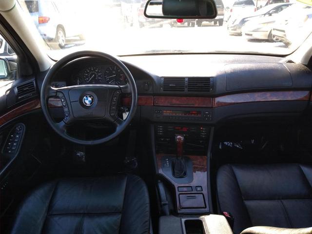 Photo of 2000 Black BMW 528