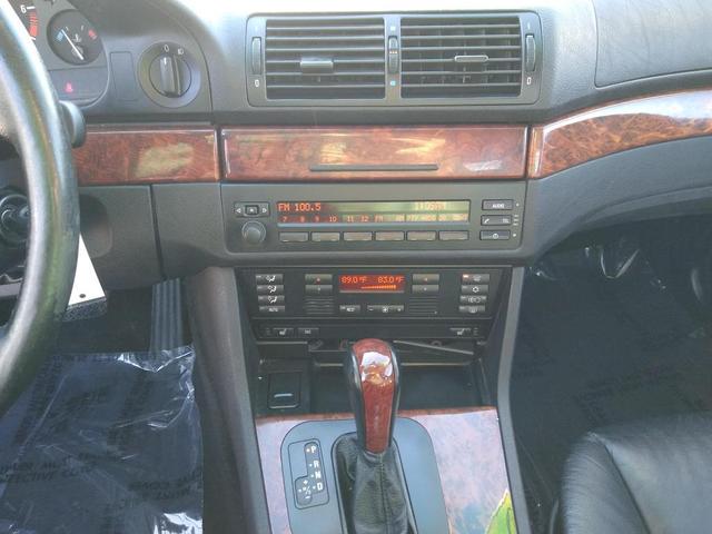 Photo of 2000 Black BMW 528