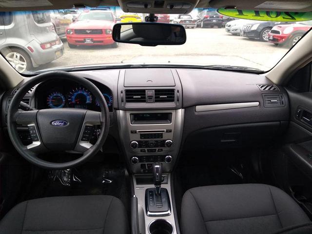 Photo of 2011 Blue Ford Fusion