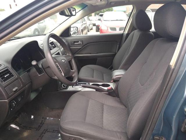 Photo of 2011 Blue Ford Fusion