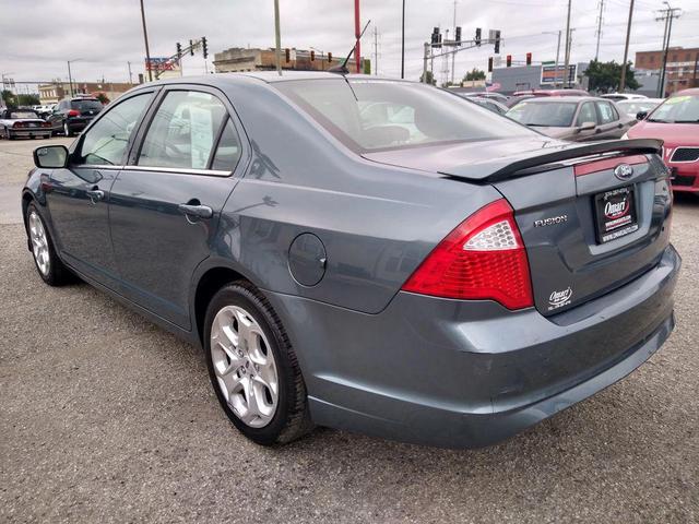 Photo of 2011 Blue Ford Fusion