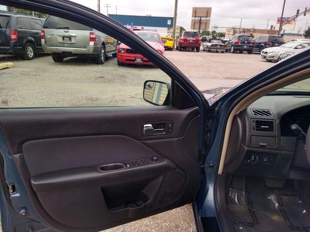 Photo of 2011 Blue Ford Fusion