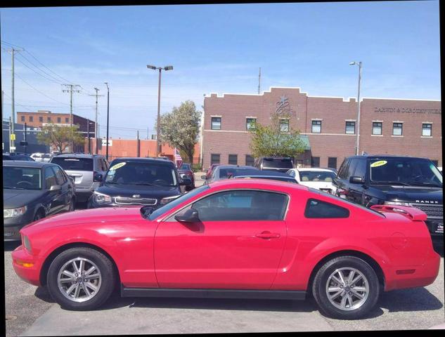 Photo of 2005 Red Ford Mustang