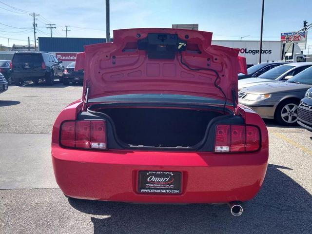 Photo of 2005 Red Ford Mustang