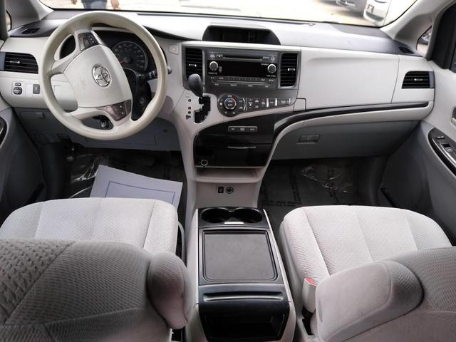 Photo of 2013 Silver Sky Metallic Toyota Sienna