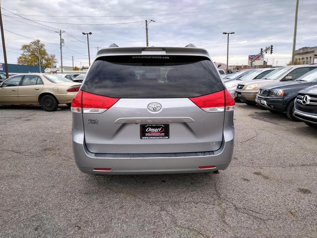 Photo of 2013 Silver Sky Metallic Toyota Sienna